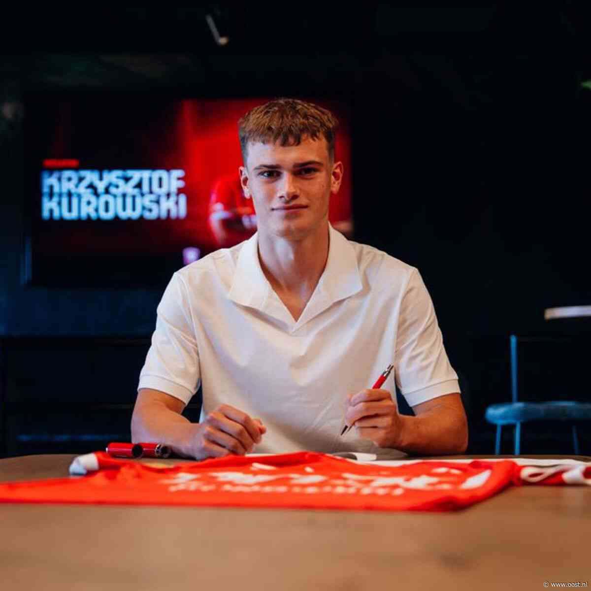 FC Twente legt nieuwe linksback vast: Kurowski tekent in De Grolsch Veste