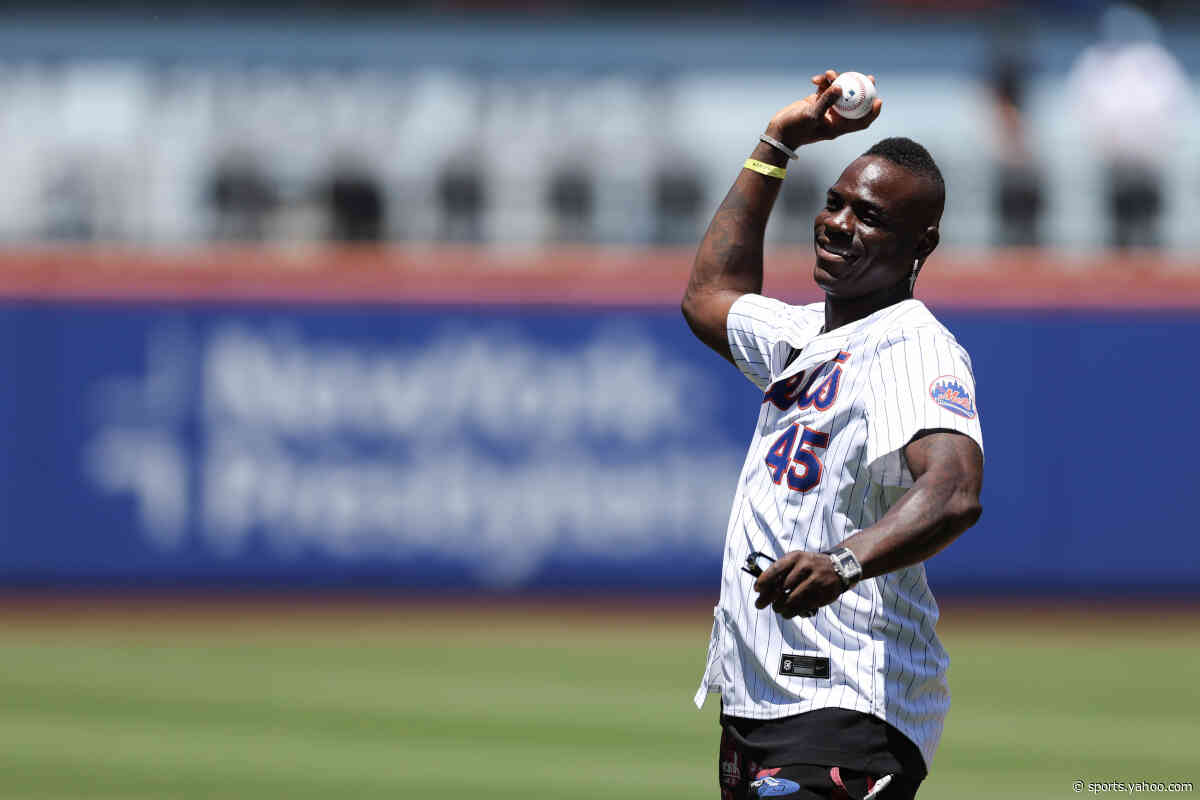 Balotelli throws out first pitch at NY Mets game