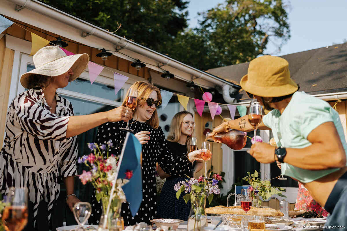 How to throw a great summer party without blowing your budget