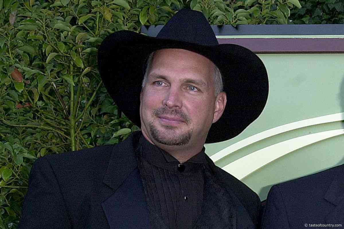 Garth Brooks Played a Classic at His Grand Ole Opry Debut