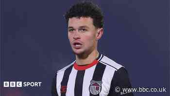 Chesterfield sign ex-Grimsby midfielder McEachran