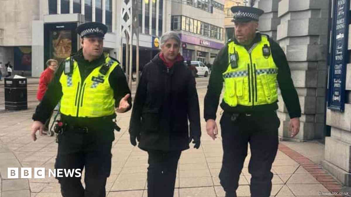 Empty police stations should reopen, say councillors