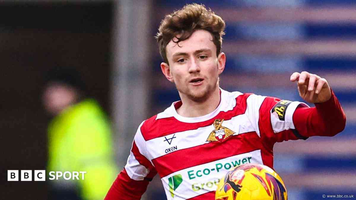 Northampton sign Doncaster full-back Maxwell