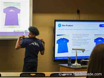 High schoolers take a bite at business at university summer camp