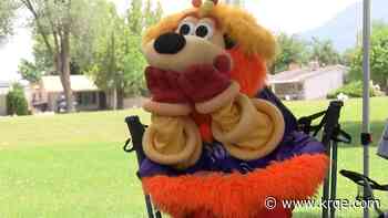 Albuquerque Isotopes members take part in 'Story Time in the Park'
