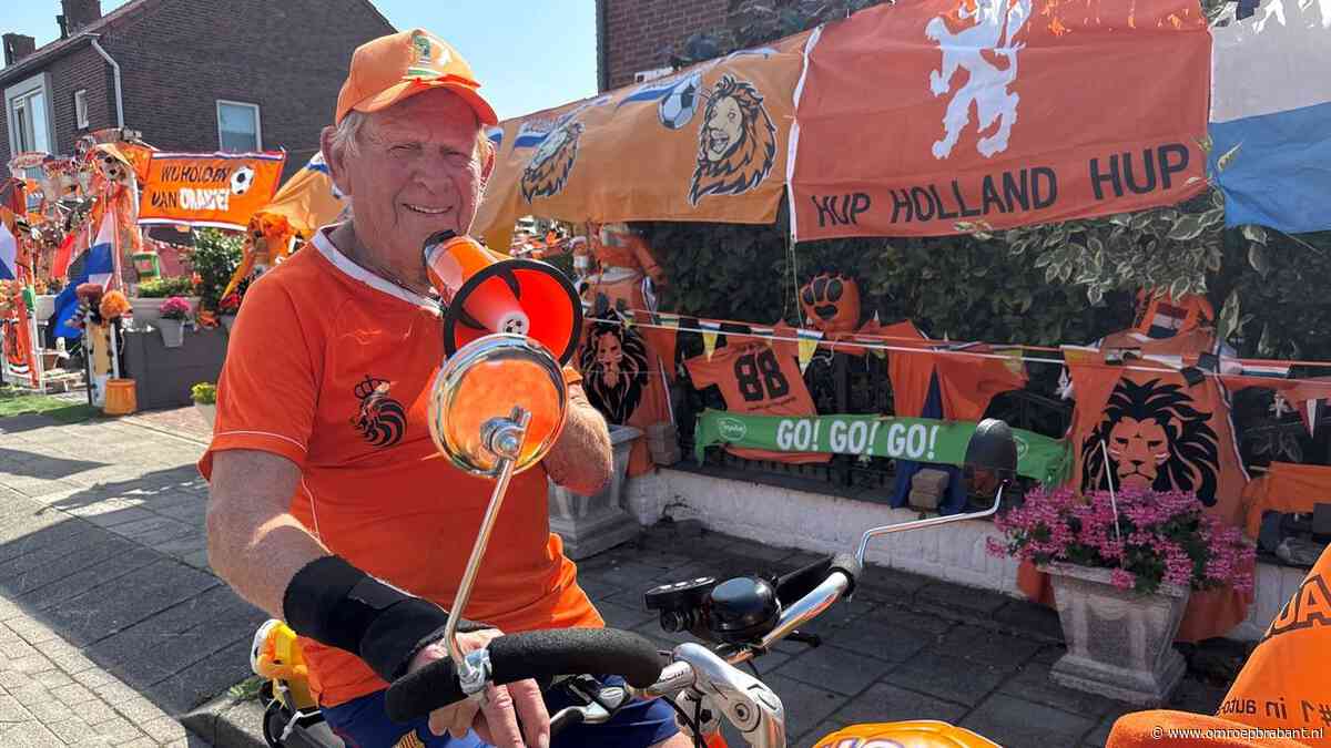 Opa Theo steelt de show op zijn WK bakfiets, 'ik leef voor Oranje'