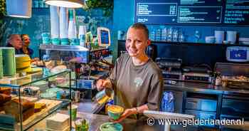 Elke dag een cappuccino zonder af te rekenen: Rotterdams koffieabonnement gaat viraal, maar is het écht voordelig?