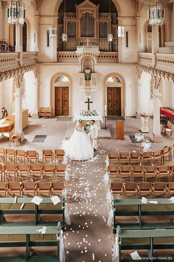 Kirche mal anders: Einfach mal heiraten - die evangelische Kirche bittet dazu rund um den 26.06.2026 - man muss nur vorbeigehen