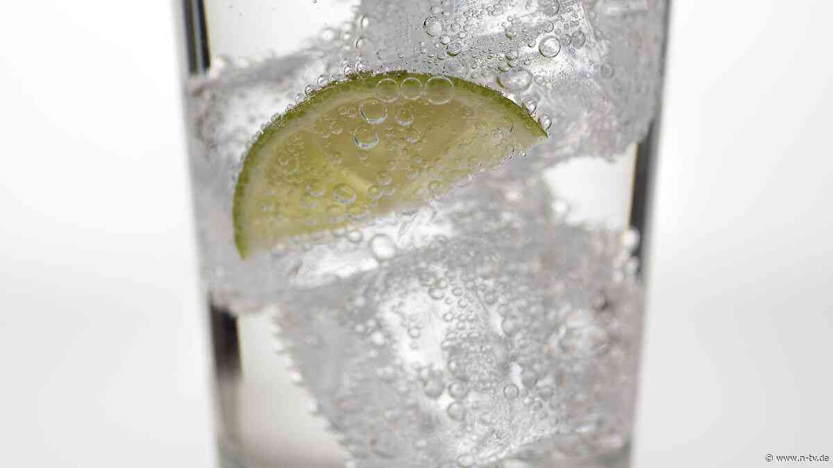 Öko-Test leicht aufbrausend: Dieses eine Medium-Mineralwasser ist "mangelhaft"