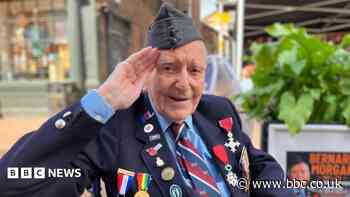 D-Day veteran, 102, launches book about his life