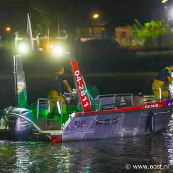 Hulpdiensten zoeken persoon te water in Deventer