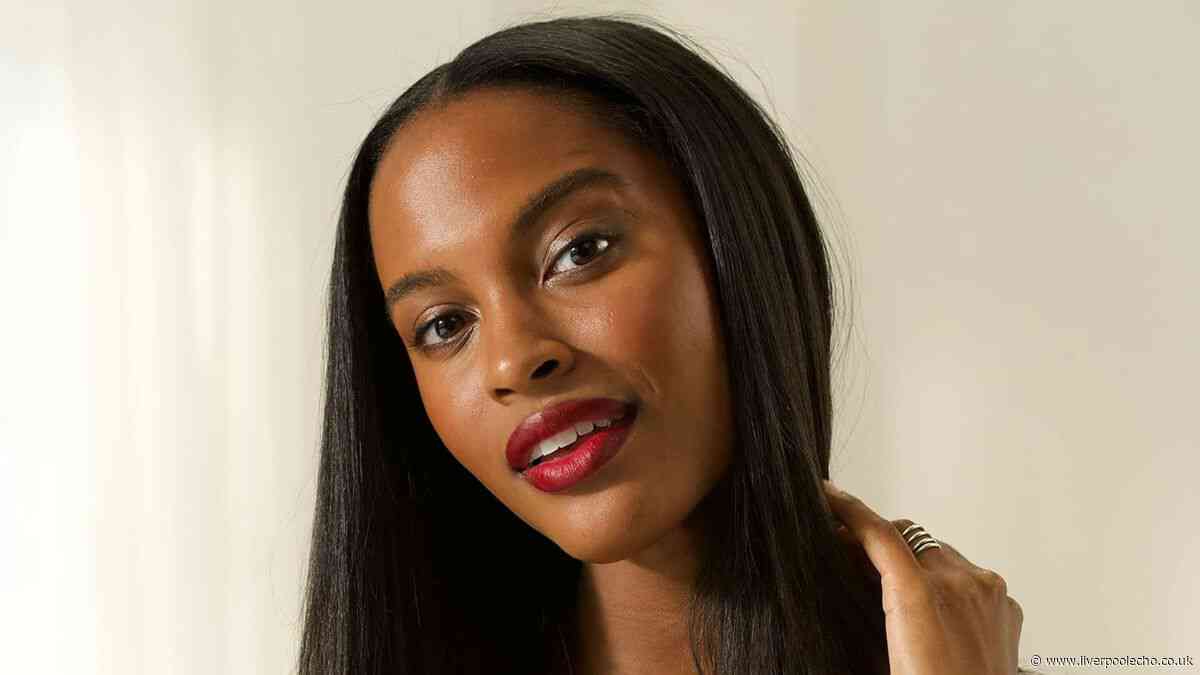 Hair stays sleek 'for days' despite humidity with 'good as ghd' £18 straighteners
