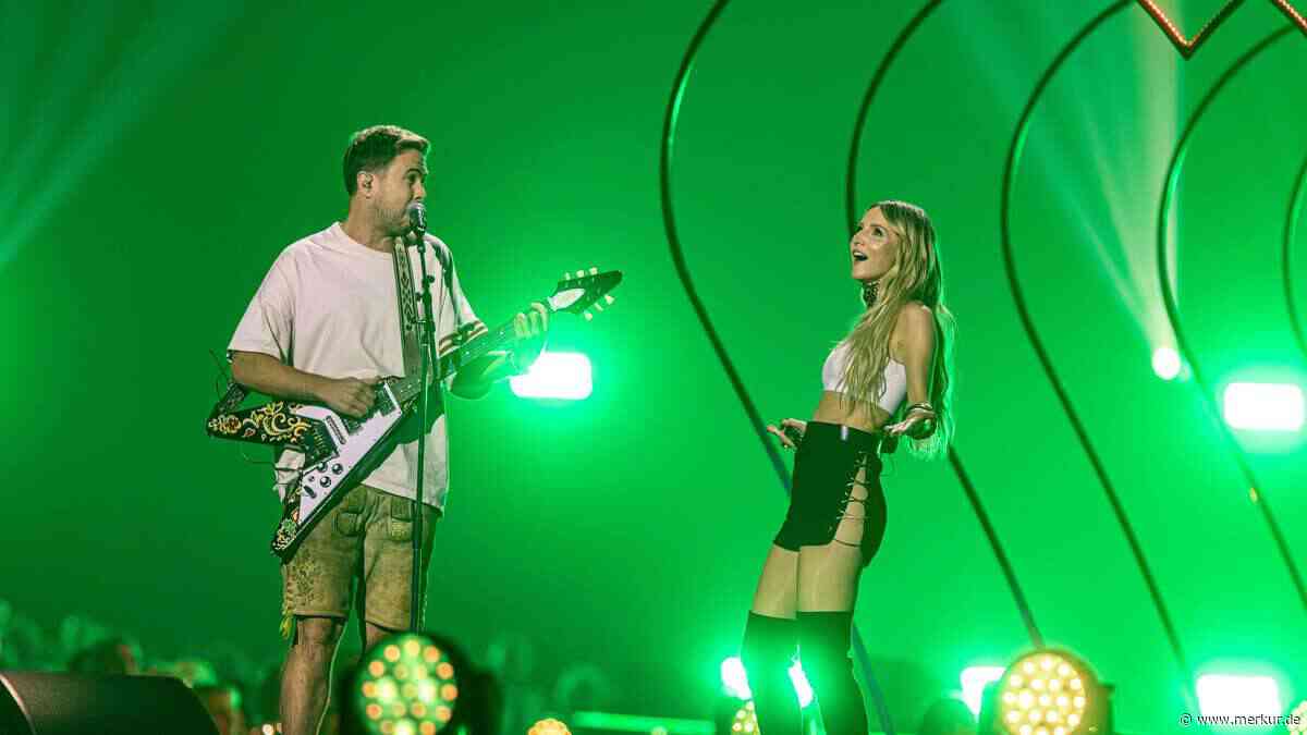 „Lachtränen und Gänsehaut“: Oberbayerischer Musiker spielt Tollwood-Konzert – er kommt nicht allein