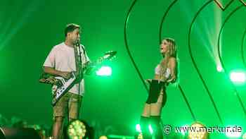 „Lachtränen und Gänsehaut“: Oberbayerischer Musiker spielt Tollwood-Konzert – er kommt nicht allein