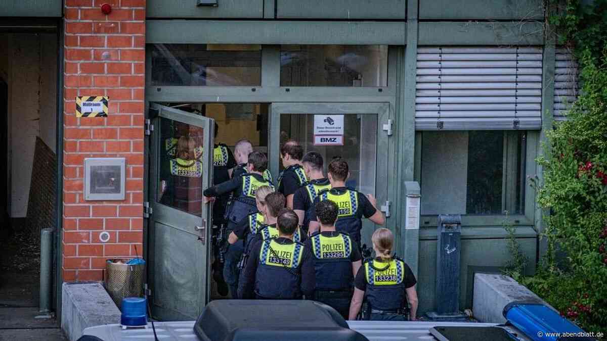 Großeinsatz in Flüchtlingsunterkunft: Wie ein Familienvater die Razzia erlebte