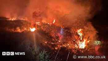 Wildfire risk 'very high' as hot weather continues
