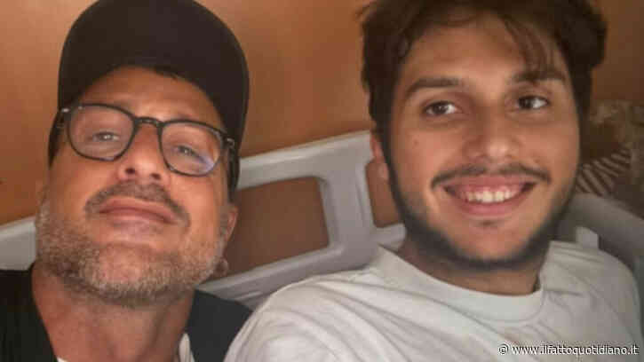 “Carlos ha la sindrome di Asperger e vive in una comunità. Se lo hai in casa e ci parli è un dono, anche nella sua malattia. La mamma è quello che è…”: le parole di Fabrizio Corona sul figlio