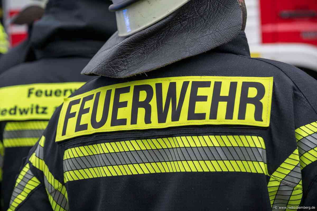 Großeinsatz der Feuerwehr – Feldbrand sorgt für Rauchsäule
