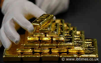Gold Drops Below $4,000 After Sharp Selloff: Experts Urge Investors to Buy