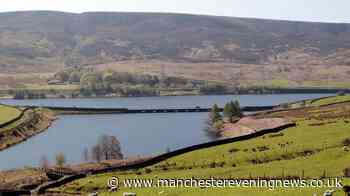 Tintwistle Moor wildfire breaks out as 'avoid area' warning issued