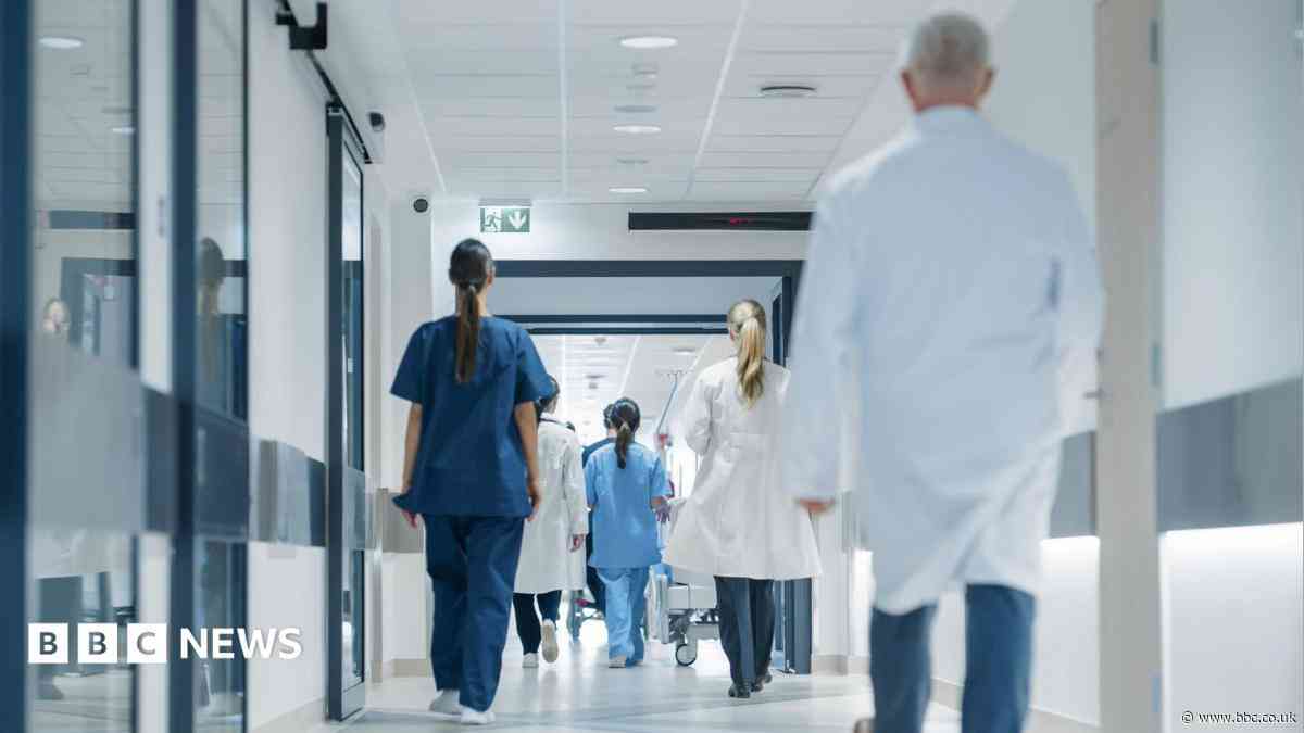Consultants and specialist doctors begin strike action