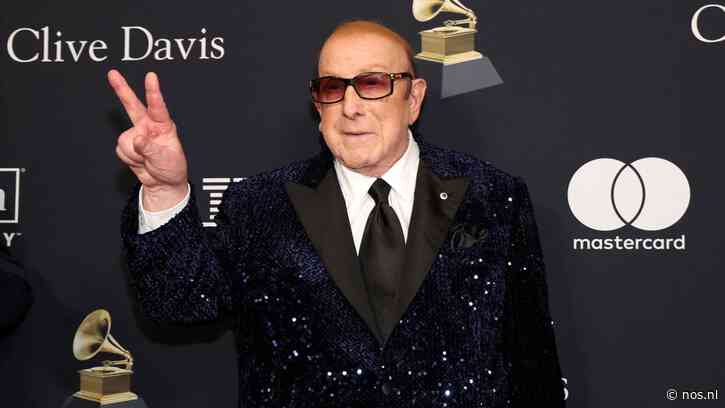 Muziekproducent Clive Davis, die Whitney Houston ontdekte, op 94-jarige leeftijd overleden