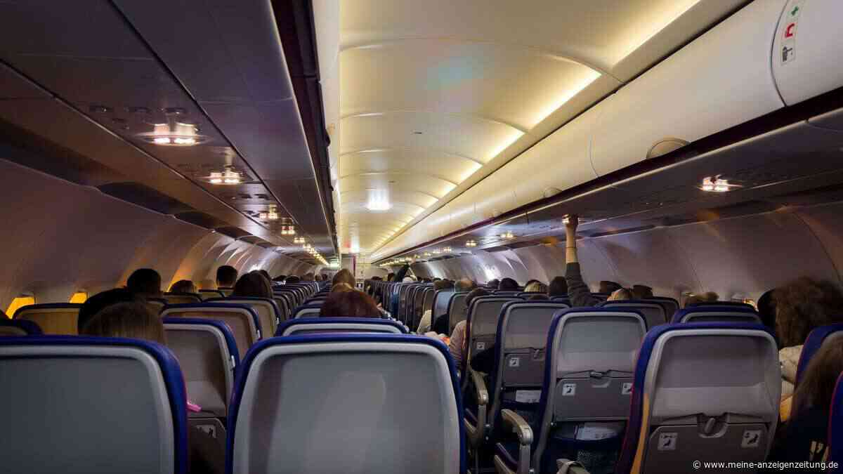 Schwarze Socken im Flugzeug: Darum können sie im Flieger zum Problem werden