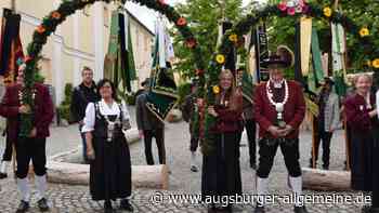 Eine Gaukönigin und ein -könig aus Kadeltshofen