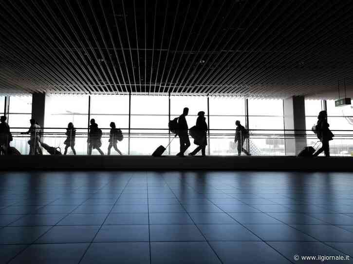 Controlli biometrici, allarme negli aeroporti: “Così l’estate rischia il caos”