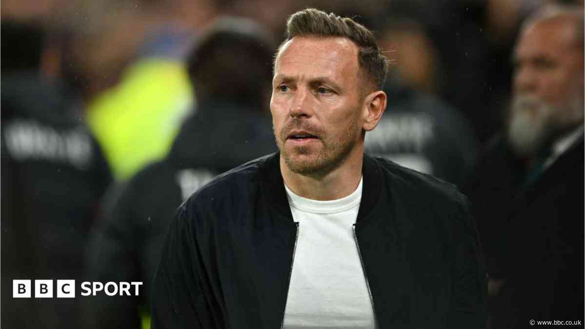 Wales boss Bellamy in talks over Burnley job