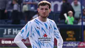 Accrington bring in defenders Anderson and Moore