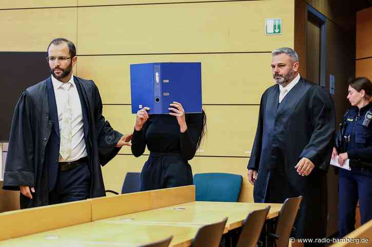 Prostituierte erpresst Priester mit Nacktfotos – Haftstrafe