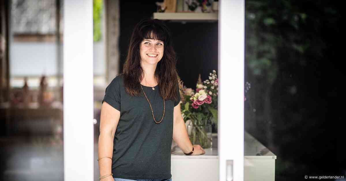 Iris (31) doet iets wat de dominee of pastoor vroeger deed: ‘Er is veel behoefte aan, vooral bij jongeren’