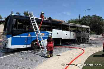 Un bus prend entièrement feu dans un rond-point très fréquenté près de Draguignan
