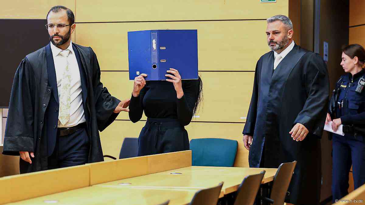 Heimlich Nacktbilder aufgenommen: Gericht verurteilt Prostituierte wegen Erpressung eines Priesters