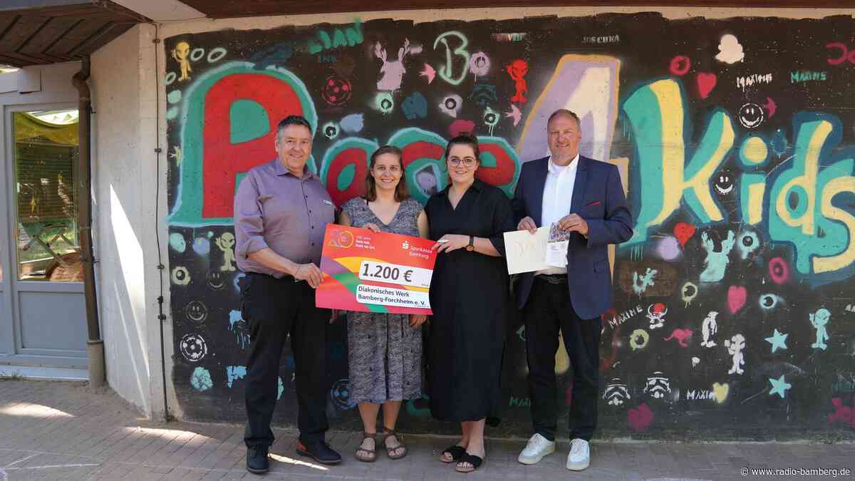 Sparkasse Bamberg spendet 1.200 Euro an Kinderhort der Diakonie
