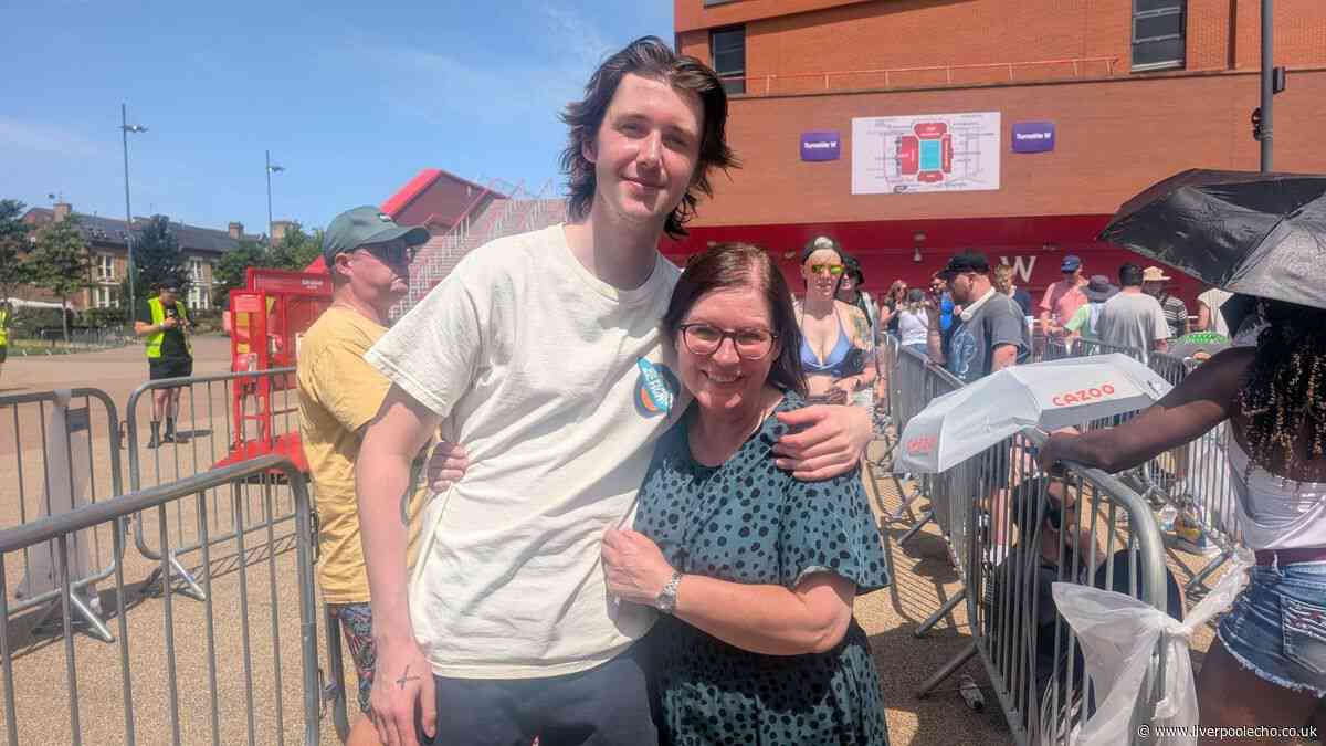 Foo Fighters fans at Anfield leave queue as temperatures soar in Liverpool