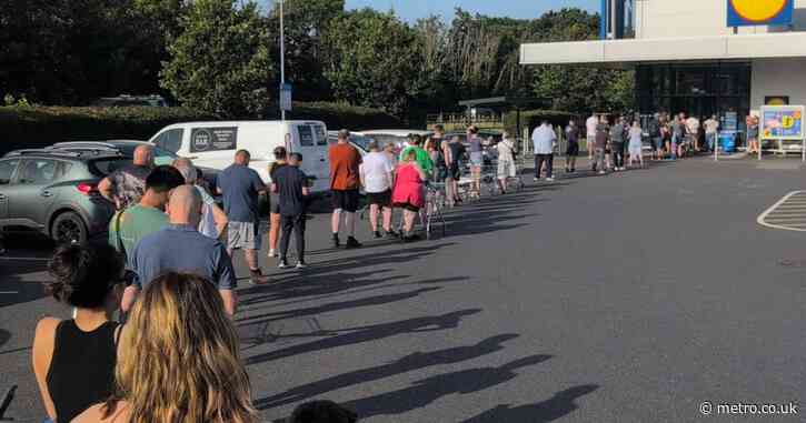 Covid-style queues return after people rush to buy air con units from Lidl