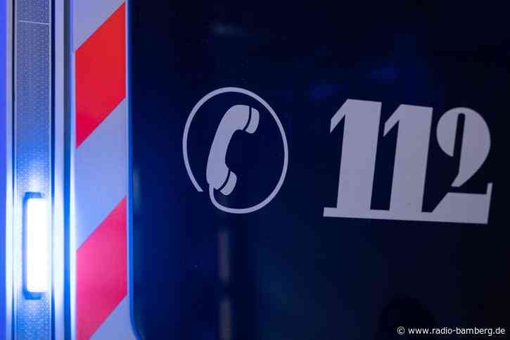 Vorbeiradelnde Feuerwehrleute retten kollabierende Seniorin