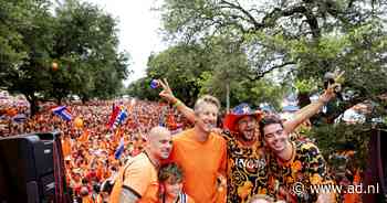 Voetbalpodcast Special | ‘We hebben meerdere momenten op de Oranjebus kippenvel gehad’