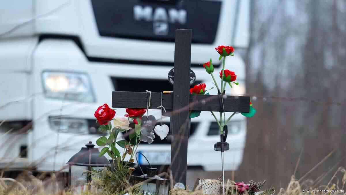 Schreckliche Tragödie in Bayern: Lkw erfasst Fußgänger – Bub (14) stirbt in Klinik