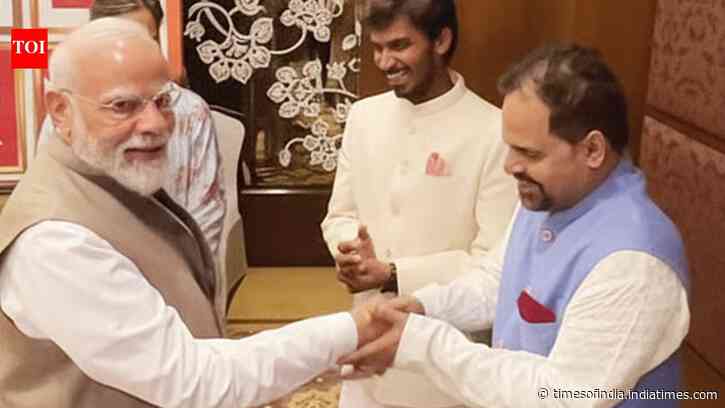 Panchayat's Ashok Pathak recalls meeting PM Narendra Modi