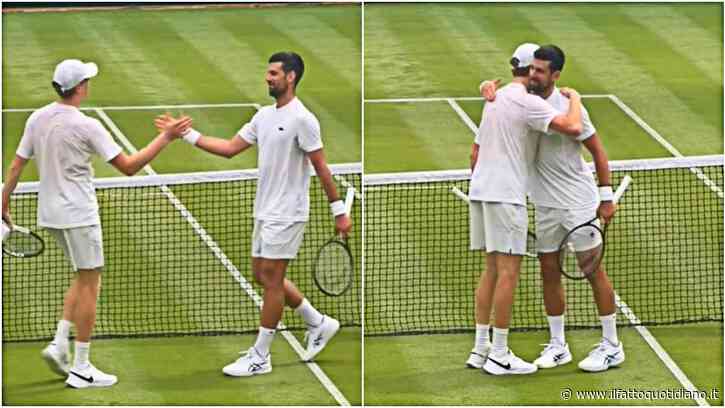 Sinner testa l’erba del Centrale a Wimbledon: il video dell’allenamento con Djokovic. Poi abbracci e sorrisi