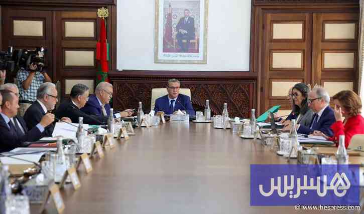 الحكومة تثمن جهود الزيادة في الأجور وتؤكد استمرار الانسجام السياسي