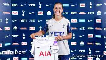Tottenham sign former Arsenal midfielder Pelova