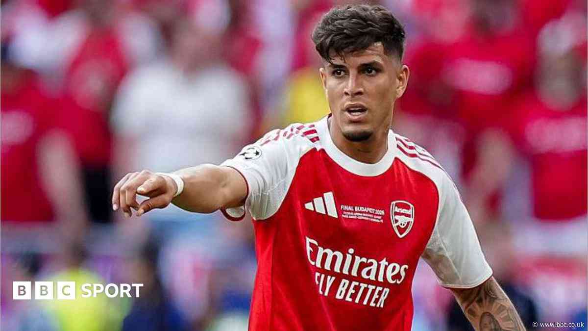 Hincapie completes permanent £34.5m Arsenal move