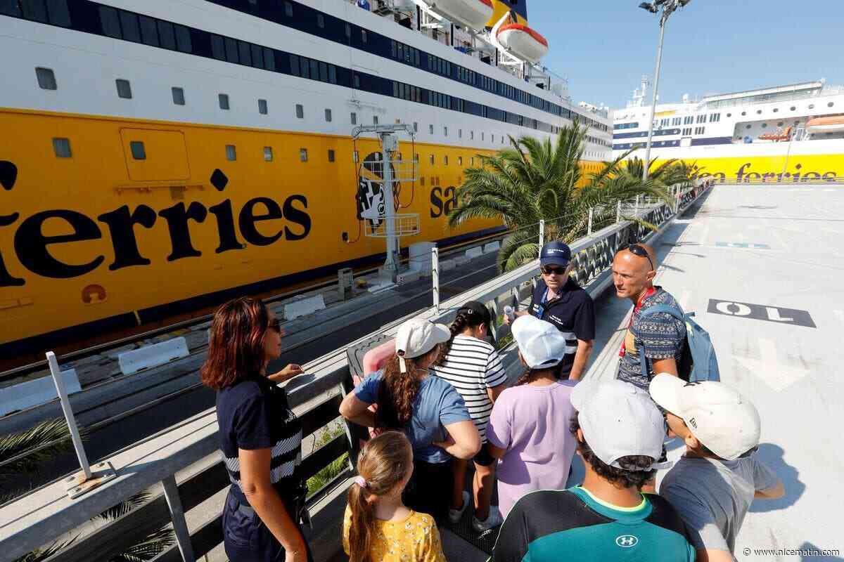 Au milieu des ferries du port de Toulon, des écoliers apprennent à préserver l’environnement marin
