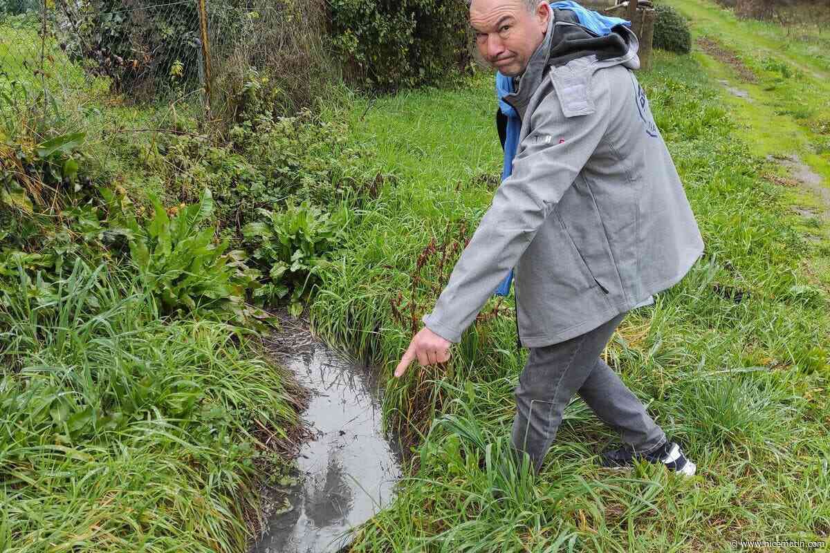 A Cagnes-sur-Mer, un canal contaminé par les eaux usées arrivant d’un camp provisoire de gens du voyage
