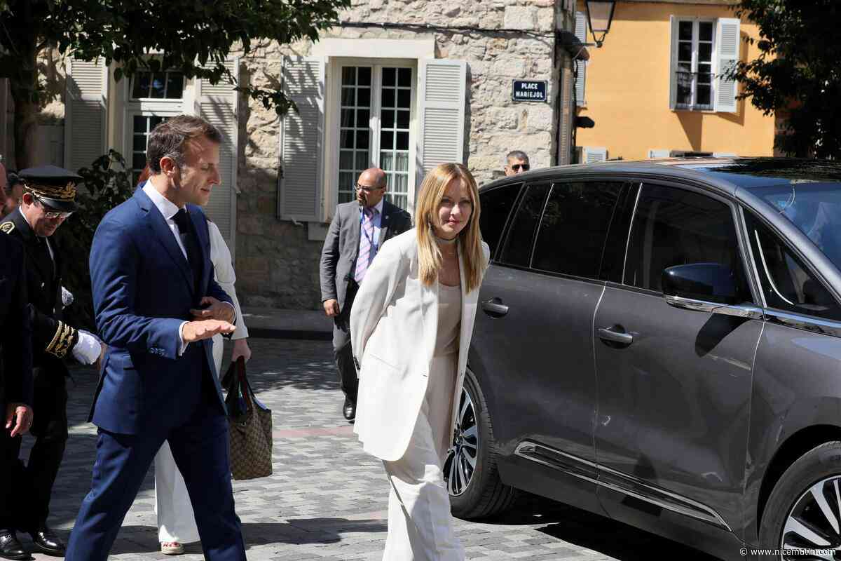 « Il a fait coucou, j’ai filmé son bras regarde c’est sa chemise ! » : entre sécurité maximale et curieux amusés, l’arrivée d’Emmanuel Macron et Giorgia Meloni à Antibes