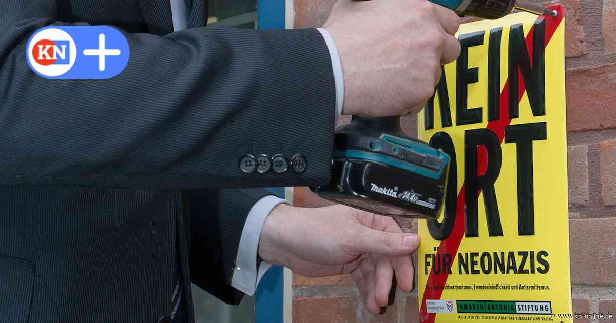 Neues Schild gegen Rechtsradikale in Bad Segeberg: Warnung vor Neonazis